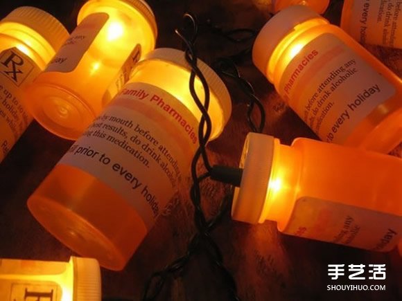 医院里的圣诞节日装饰 用保险套制作圣诞树！(图3)