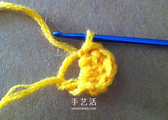 两层双色五瓣花的钩法 手工钩针编织五角星花(图10)