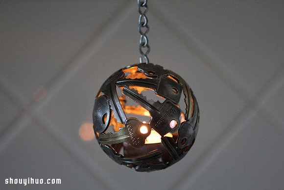 无师自通冶炼工艺 把旧钥匙DIY成装饰品 - 双维造物网