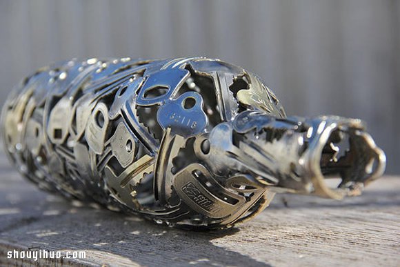 无师自通冶炼工艺 把旧钥匙DIY成装饰品(图3)