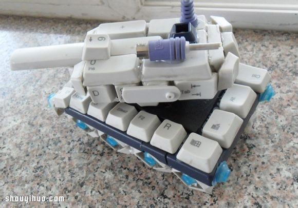 废弃键盘废物利用DIY制作坦克模型图解教程(图14)