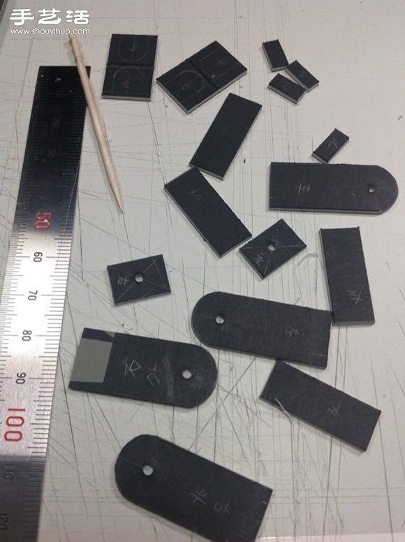 纸盒子手工制作可以变形的擎天柱模型玩具(图4)