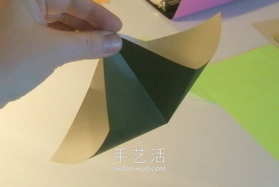 简单折纸立体圣诞树的折法详细步骤图(图8)