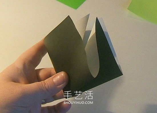 简单折纸立体圣诞树的折法详细步骤图(图9)