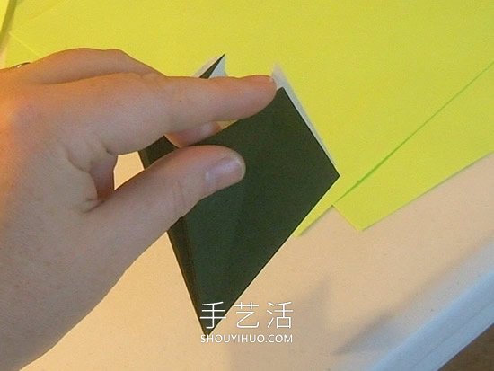 简单折纸立体圣诞树的折法详细步骤图(图14)