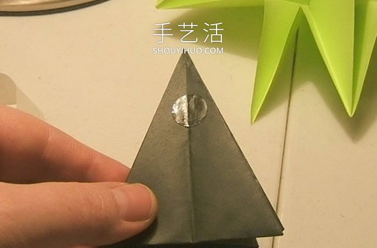 简单折纸立体圣诞树的折法详细步骤图(图20)