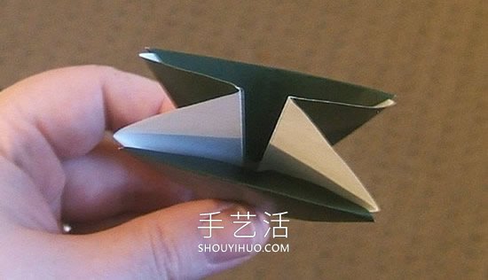 简单折纸立体圣诞树的折法详细步骤图(图16)