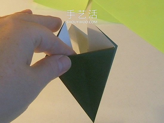 简单折纸立体圣诞树的折法详细步骤图(图15)
