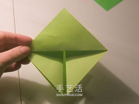 简单折纸立体圣诞树的折法详细步骤图(图30)