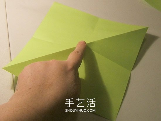 简单折纸立体圣诞树的折法详细步骤图(图25)