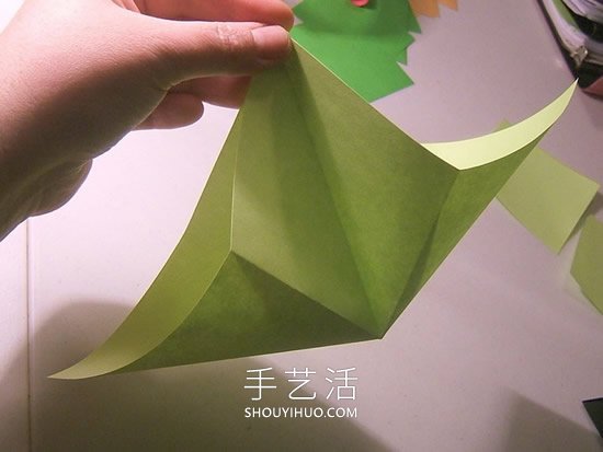简单折纸立体圣诞树的折法详细步骤图(图26)
