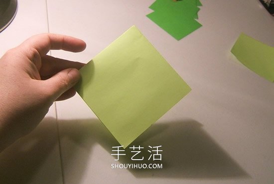 简单折纸立体圣诞树的折法详细步骤图(图28)