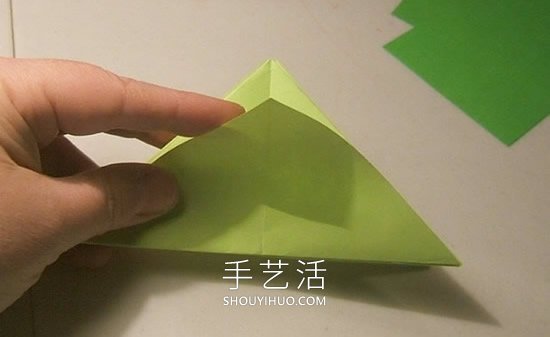 简单折纸立体圣诞树的折法详细步骤图(图33)