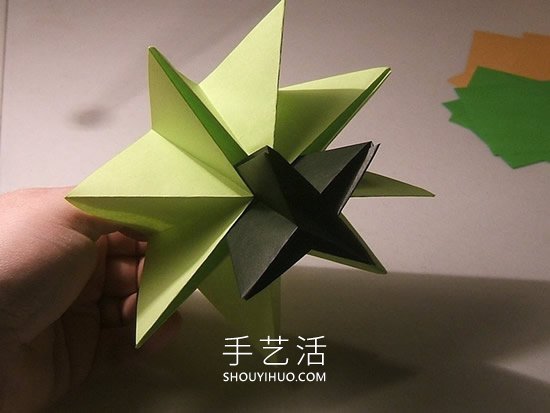 简单折纸立体圣诞树的折法详细步骤图(图39)