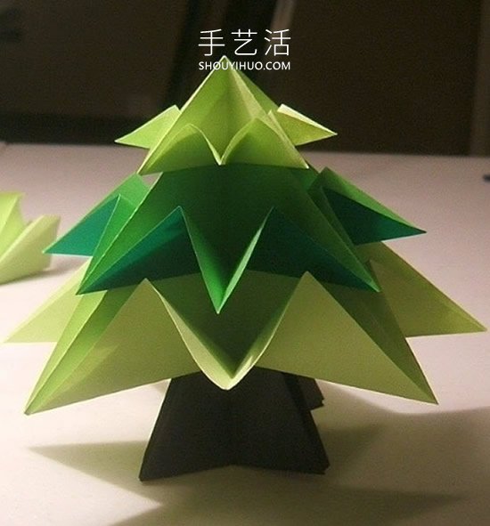 简单折纸立体圣诞树的折法详细步骤图(图42)