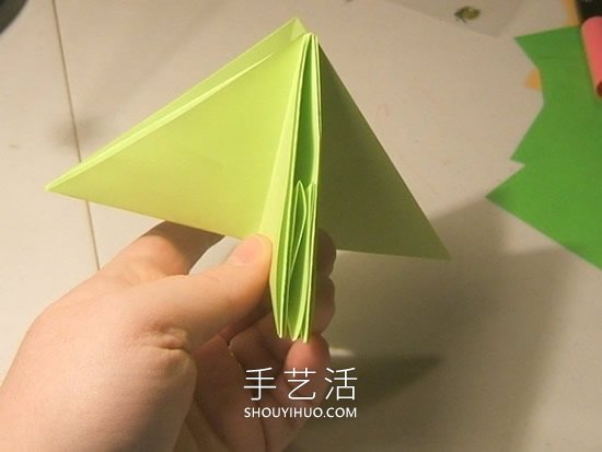简单折纸立体圣诞树的折法详细步骤图(图36)