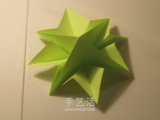简单折纸立体圣诞树的折法详细步骤图(图38)