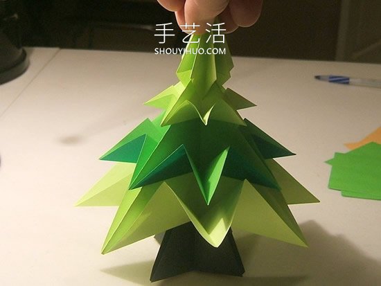 简单折纸立体圣诞树的折法详细步骤图(图44)
