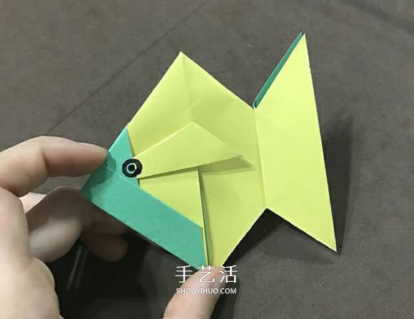 儿童简单折纸小金鱼的折法图解 - 双维造物网
