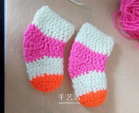 拼色婴儿袜子的编织教程 适合几个月大宝宝 - 双维造物网