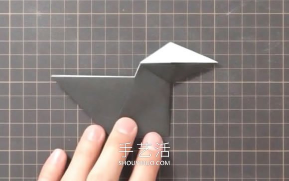 折纸嘴巴会动的乌鸦的折法视频教程(图11)