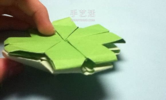 折叠四个爱心 组合成代表幸运的四叶草图解(图27)