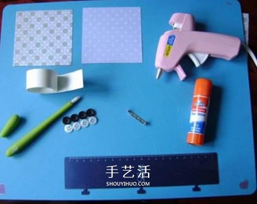 最简单纸风车的折法图解 可爱的儿童胸花DIY(图2)