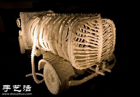 印度艺术家DIY的史前怪兽汽车模型(图6)