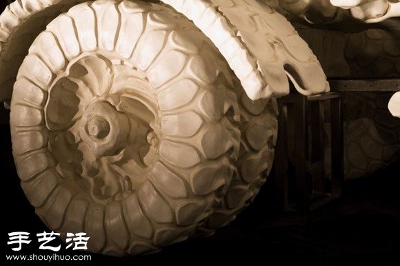 印度艺术家DIY的史前怪兽汽车模型(图7)