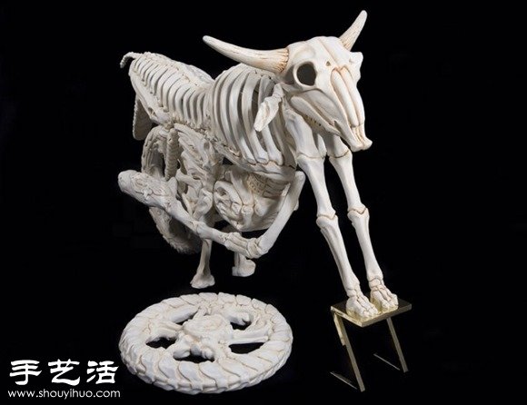 印度艺术家DIY的史前怪兽汽车模型(图12)