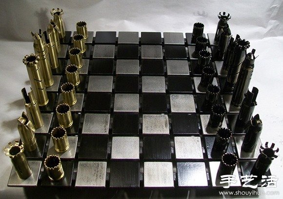 金属之美：子弹弹壳手工制作国际象棋(图2)