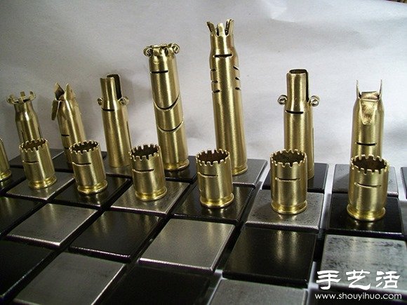 金属之美：子弹弹壳手工制作国际象棋(图3)