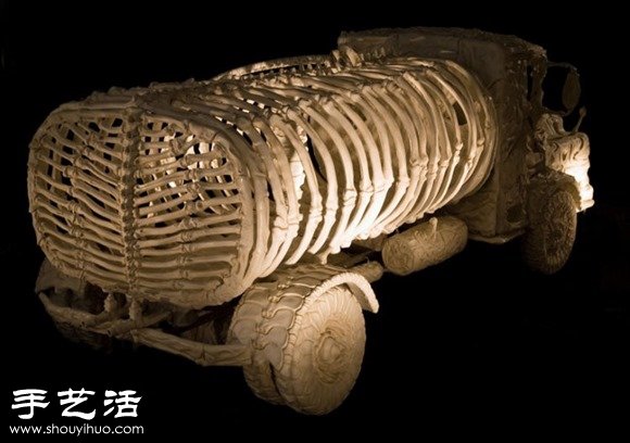 印度艺术家DIY的史前怪兽汽车模型(图4)