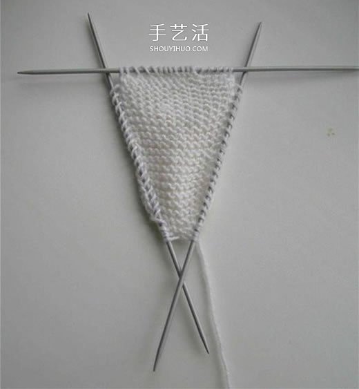 女宝宝保暖毛线鞋编织图解 带扣带和花朵装饰(图6)