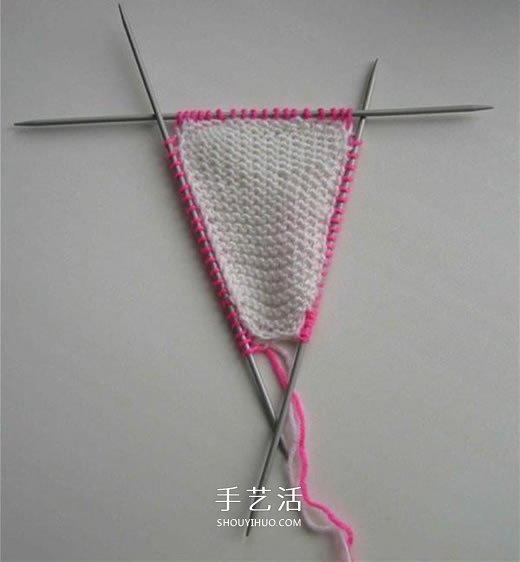 女宝宝保暖毛线鞋编织图解 带扣带和花朵装饰(图7)