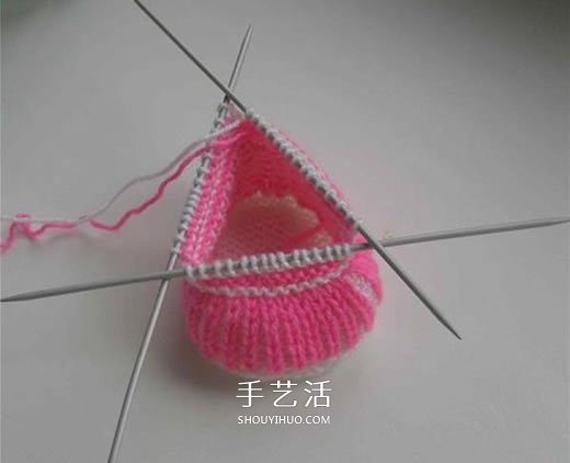 女宝宝保暖毛线鞋编织图解 带扣带和花朵装饰(图12)
