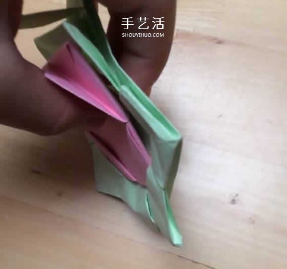 旋转纸陀螺怎么折图解 简单花型陀螺折纸教程(图36)