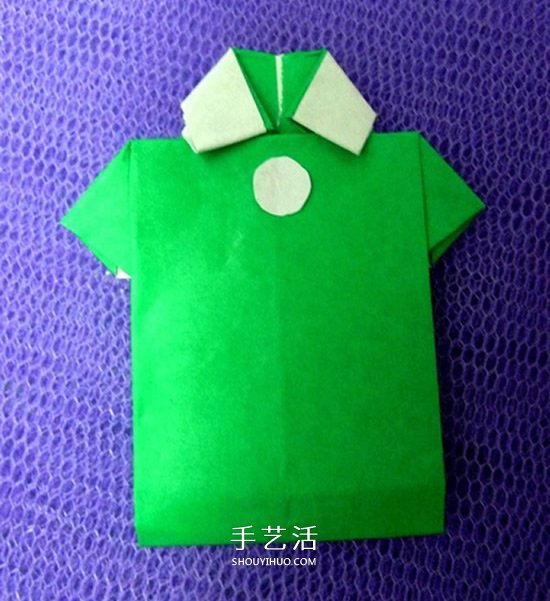 怎么折男T恤的图解教程 手工折纸T恤简单折法(图16)