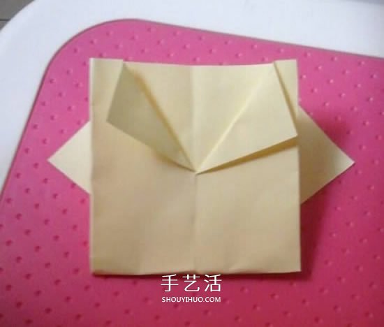 儿童手工折纸夏季短袖T恤的方法图解(图5)