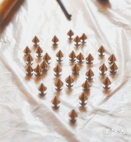 旧牛仔外套手工改造DIY教程 立马穿出朋克风(图2)