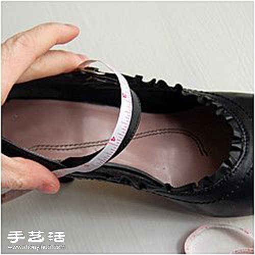 鞋子巧改造 增添可爱蝴蝶结装饰图解教程(图3)