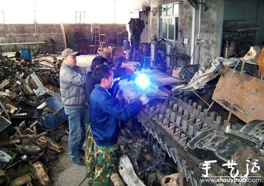 废弃金属DIY的“威震天”坦克(图7)