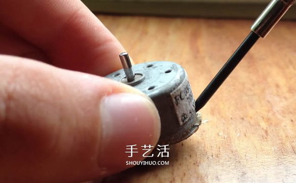 用旧马达DIY制作酷炫陀螺的方法教程(图4)