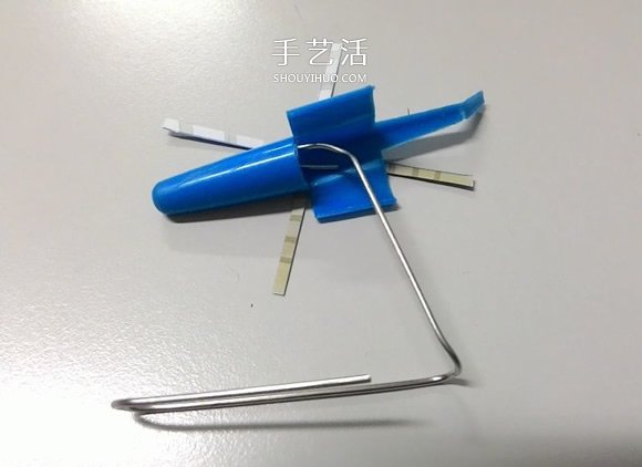 圆珠笔帽手工制作直升飞机模型的方法(图10)