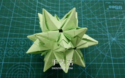 怎么折纸星星花球图解 发射光芒立体星星的折法(图12)