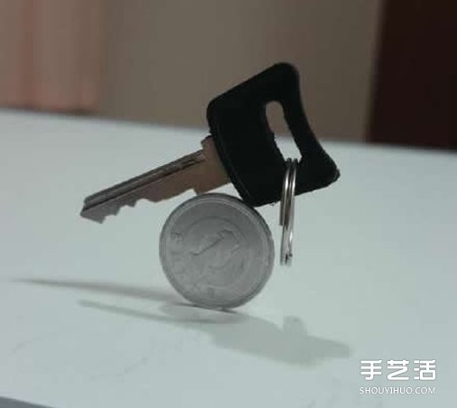 超牛平衡术表演 硬币平衡游戏这么玩才够强！ - 双维造物网