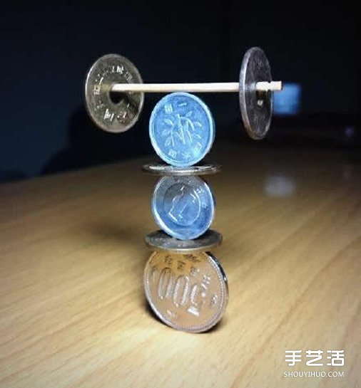 超牛平衡术表演 硬币平衡游戏这么玩才够强！(图7)