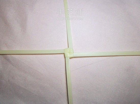 塑料包装带编织玫瑰花的方法图解教程(图2)