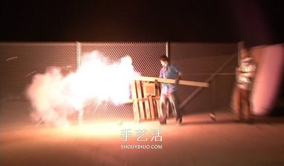 感觉无聊透顶？做个超巨大火柴刺激一下吧！ - 双维造物网