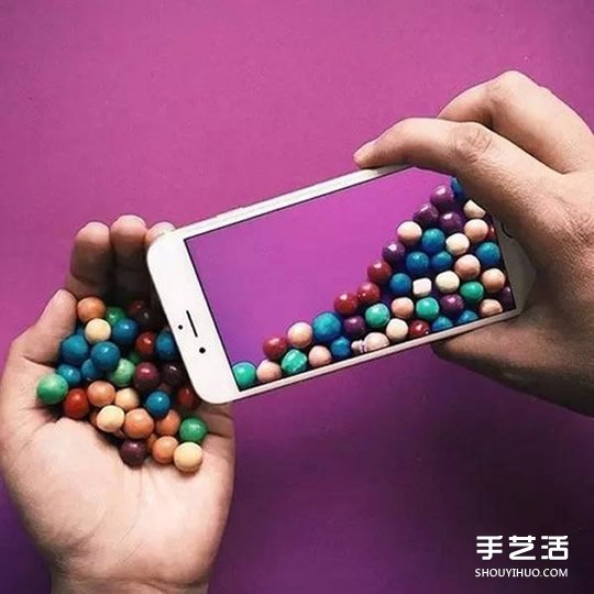逃离烦闷生活：艺术家让手机变身可爱糖果盒(图8)